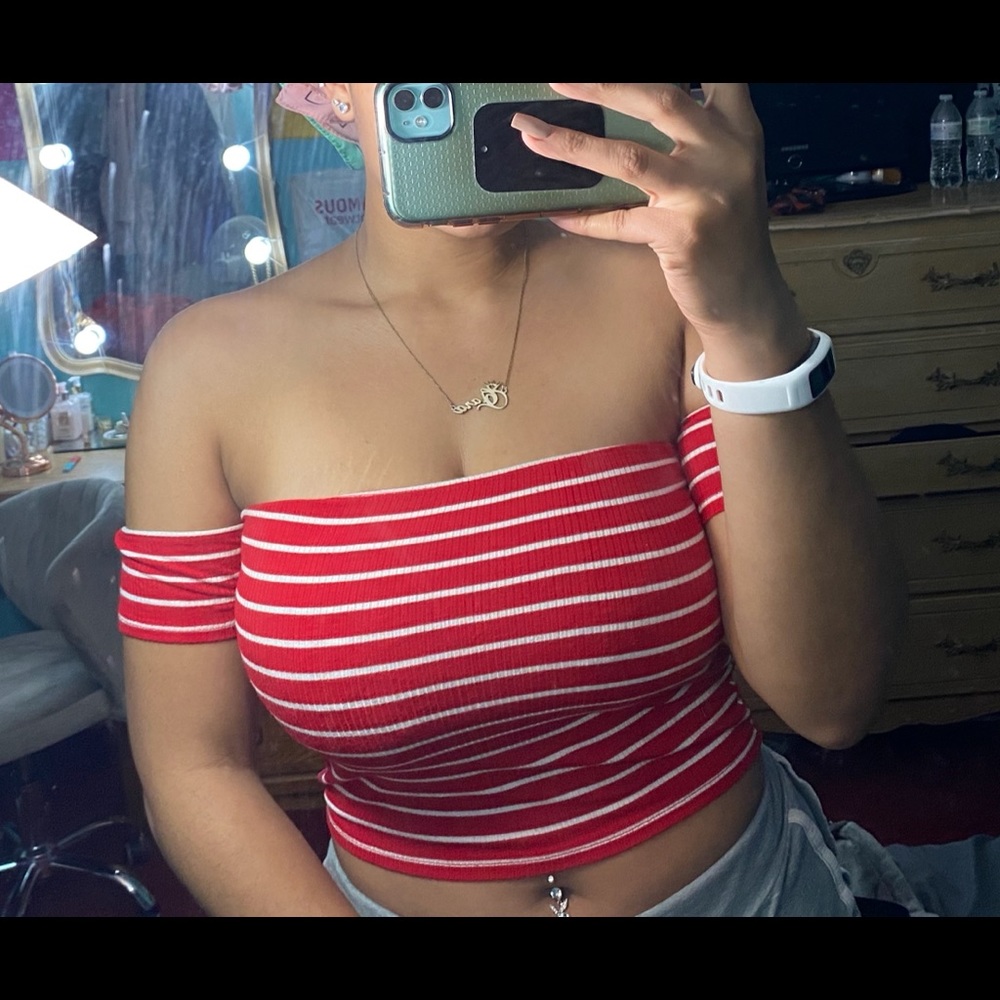 F21 OFF THE SHOULDER CROP TOP